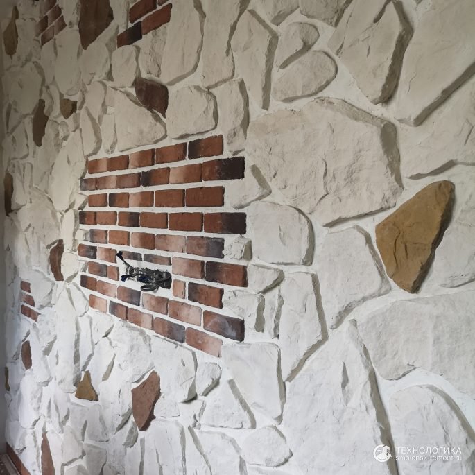 Фото Декоративный камень и санузлы в частном доме