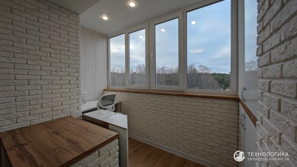 Дизайнерский ремонт квартиры-студии в Красном Бору, декоративный кирпич в интерьере